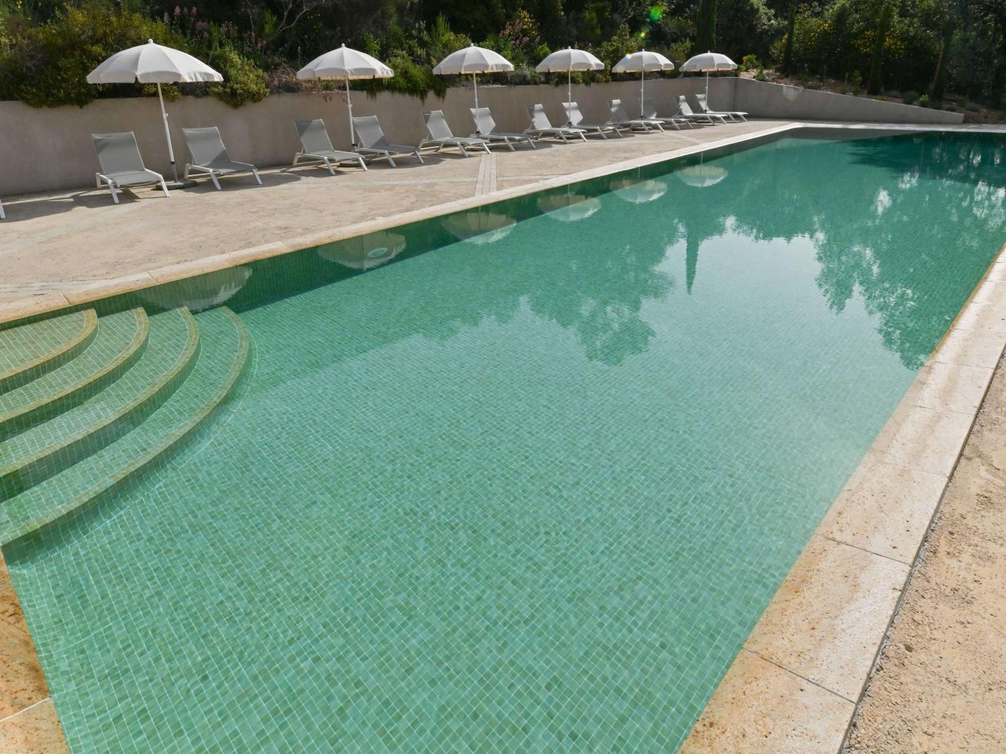 Mercure Brignoles Golf De Barbaroux & Spa Ngoại thất bức ảnh