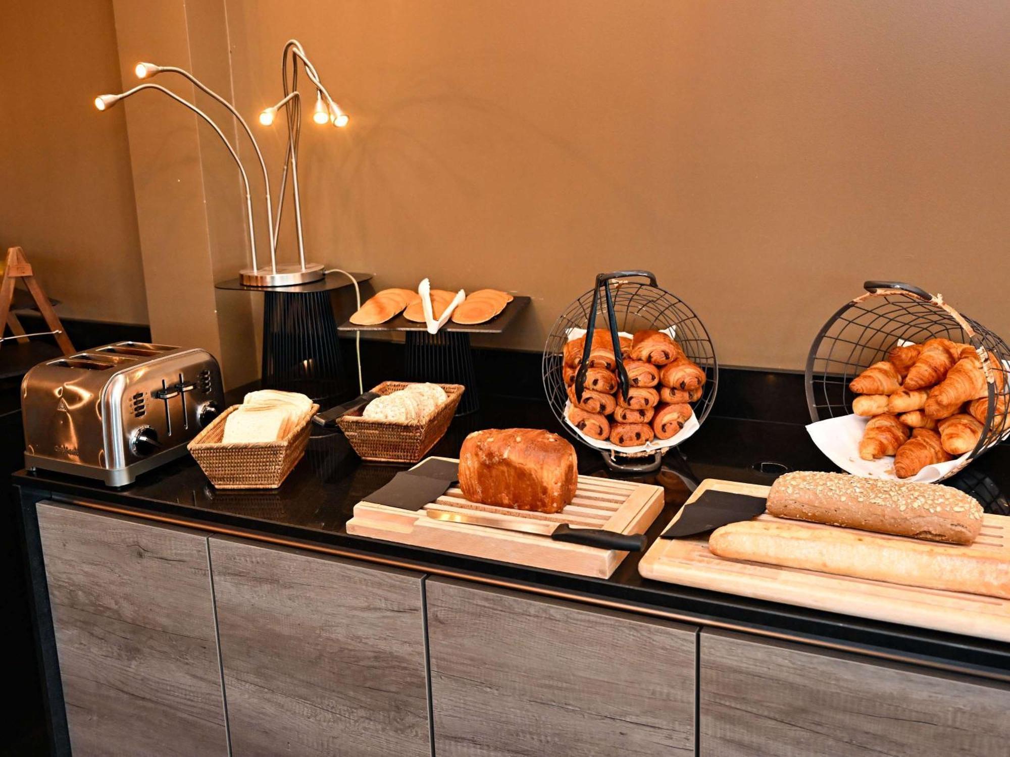 Mercure Brignoles Golf De Barbaroux & Spa Ngoại thất bức ảnh