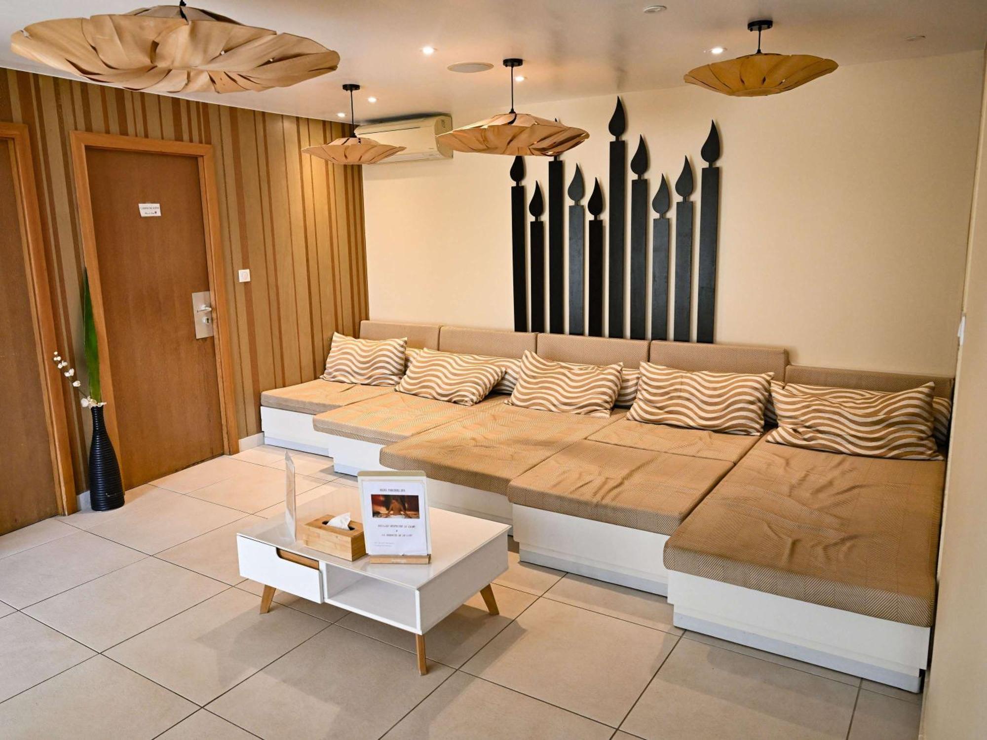 Mercure Brignoles Golf De Barbaroux & Spa Ngoại thất bức ảnh