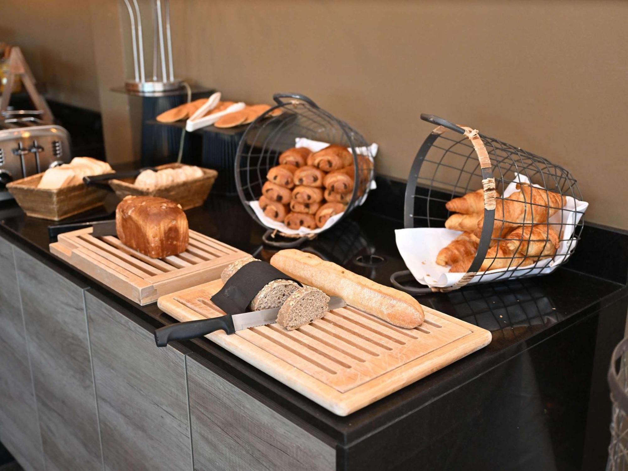 Mercure Brignoles Golf De Barbaroux & Spa Ngoại thất bức ảnh