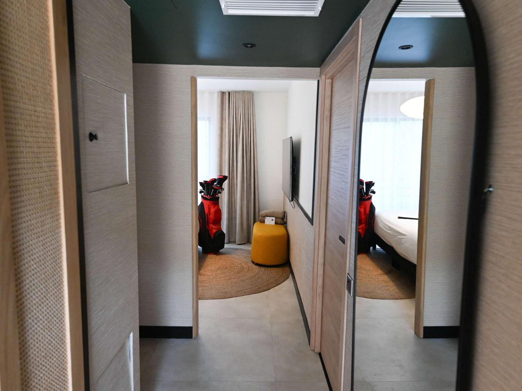 Mercure Brignoles Golf De Barbaroux & Spa Ngoại thất bức ảnh