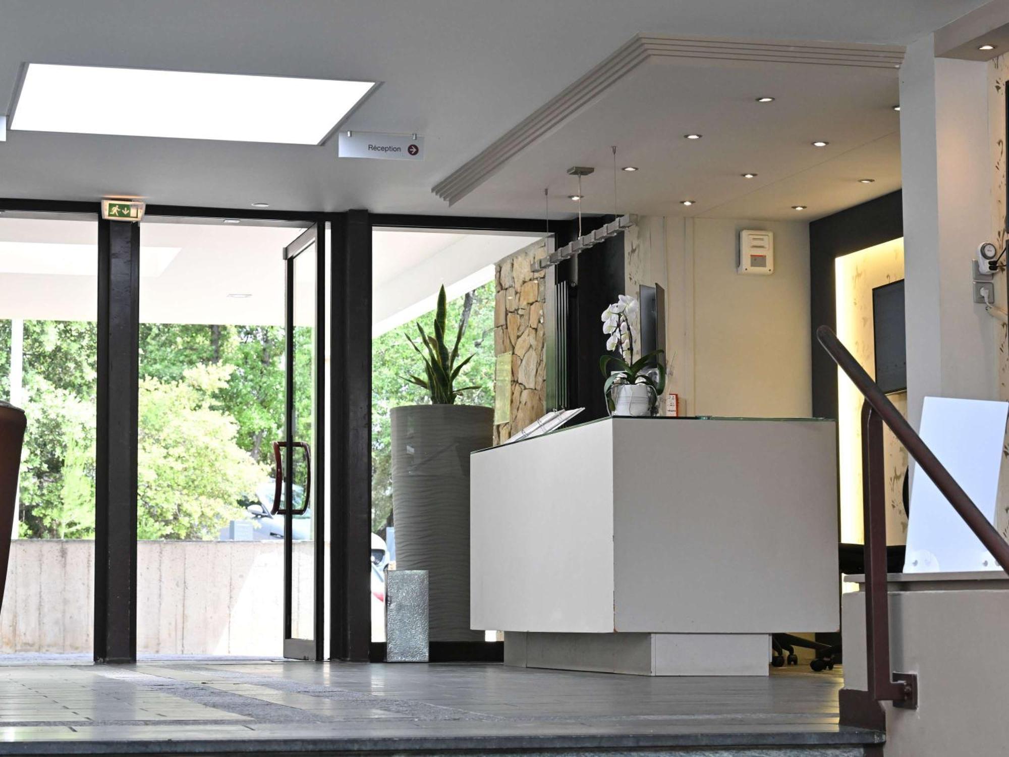 Mercure Brignoles Golf De Barbaroux & Spa Ngoại thất bức ảnh